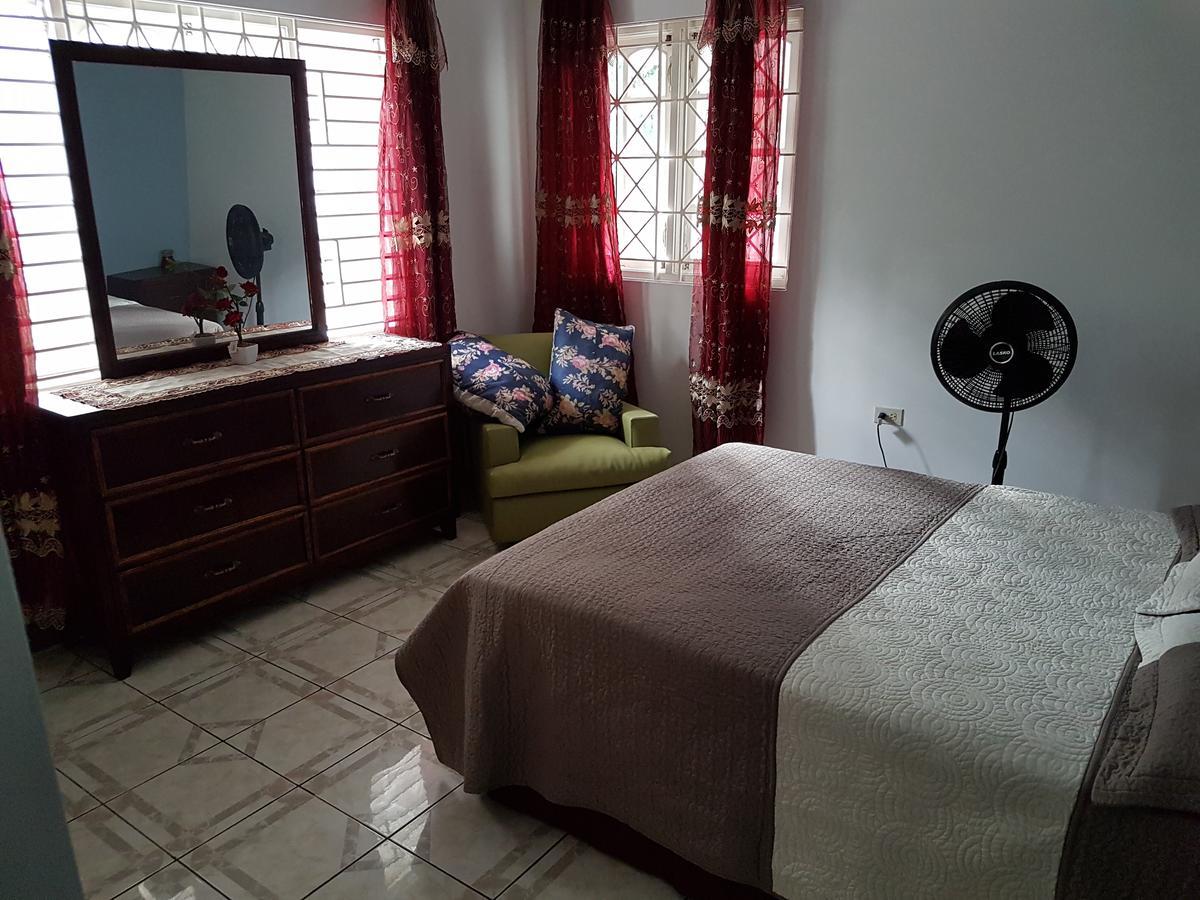 אוצ'ו ריוס Jus4U-1 The Home Away From Home Villa מראה חיצוני תמונה
