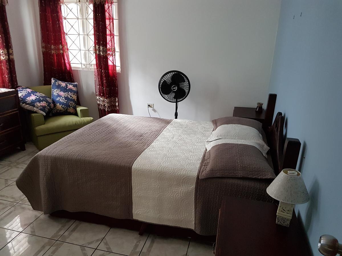 אוצ'ו ריוס Jus4U-1 The Home Away From Home Villa מראה חיצוני תמונה