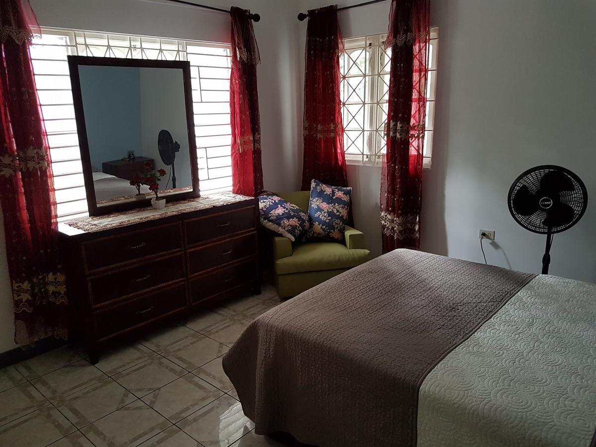 אוצ'ו ריוס Jus4U-1 The Home Away From Home Villa מראה חיצוני תמונה