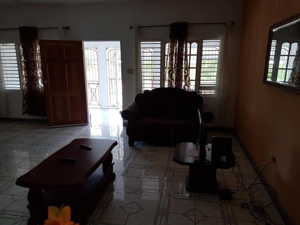 אוצ'ו ריוס Jus4U-1 The Home Away From Home Villa מראה חיצוני תמונה